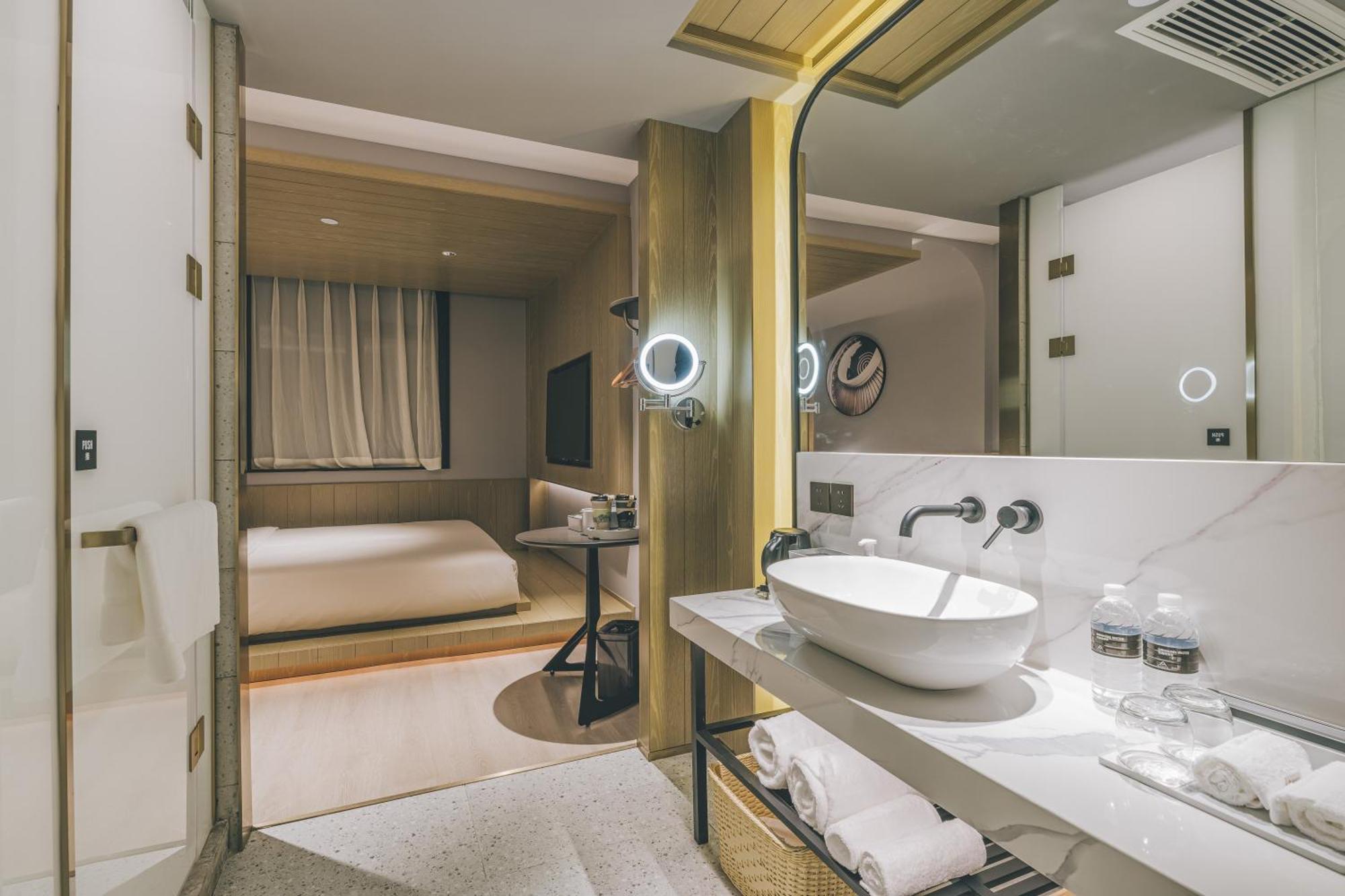 Atour X Hotel The Bund East Nanjing Road Shanghai Exterior photo