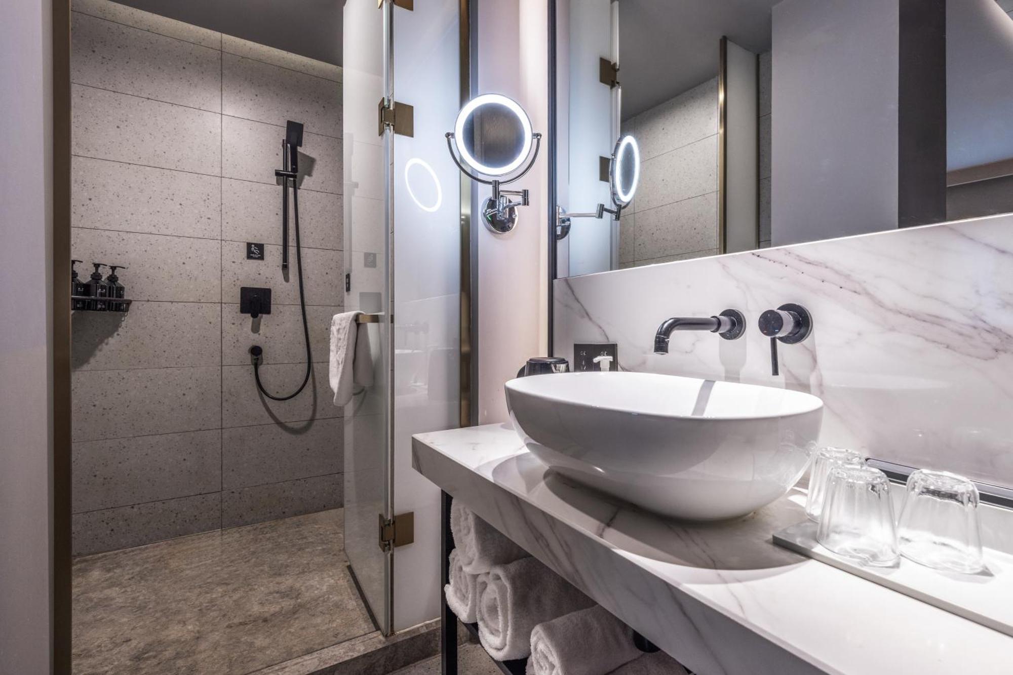 Atour X Hotel The Bund East Nanjing Road Shanghai Exterior photo
